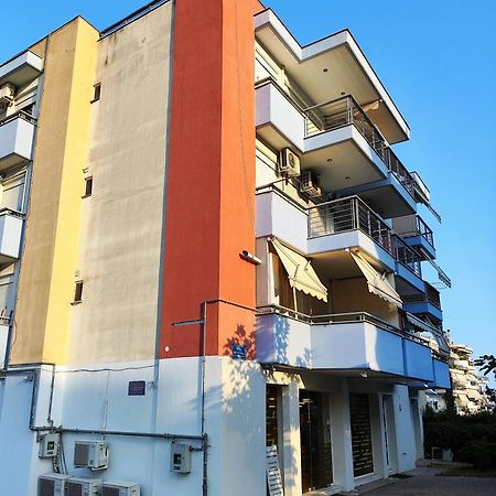 Homely Flat Near Airport テッサロニキ エクステリア 写真
