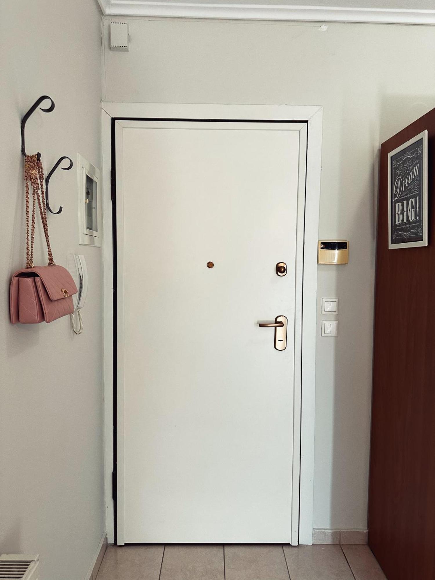 Homely Flat Near Airport テッサロニキ エクステリア 写真