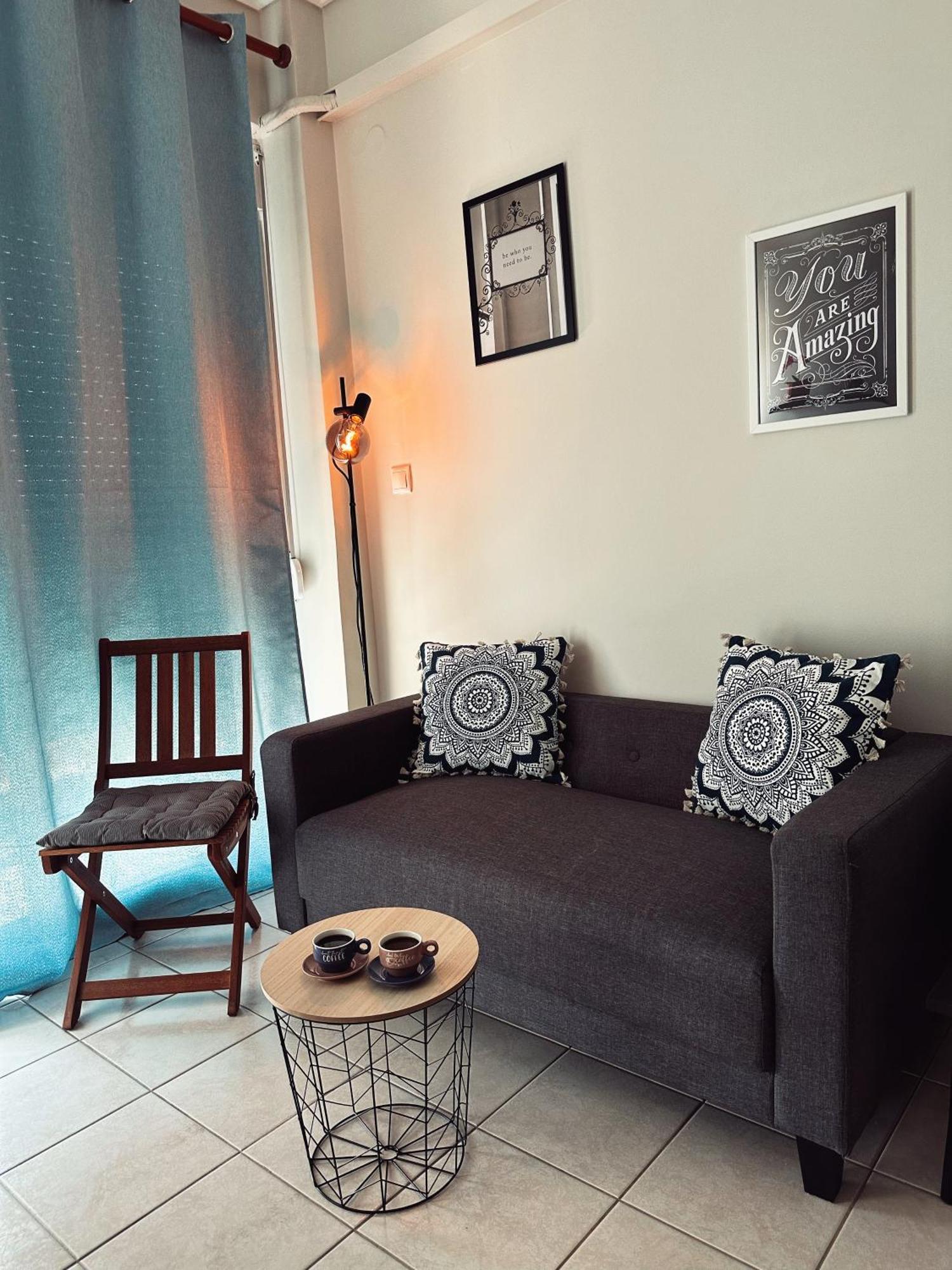 Homely Flat Near Airport テッサロニキ エクステリア 写真
